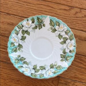 Vintage Montrose Gladstone Bone China Saucer England Floral Green Decorative‎